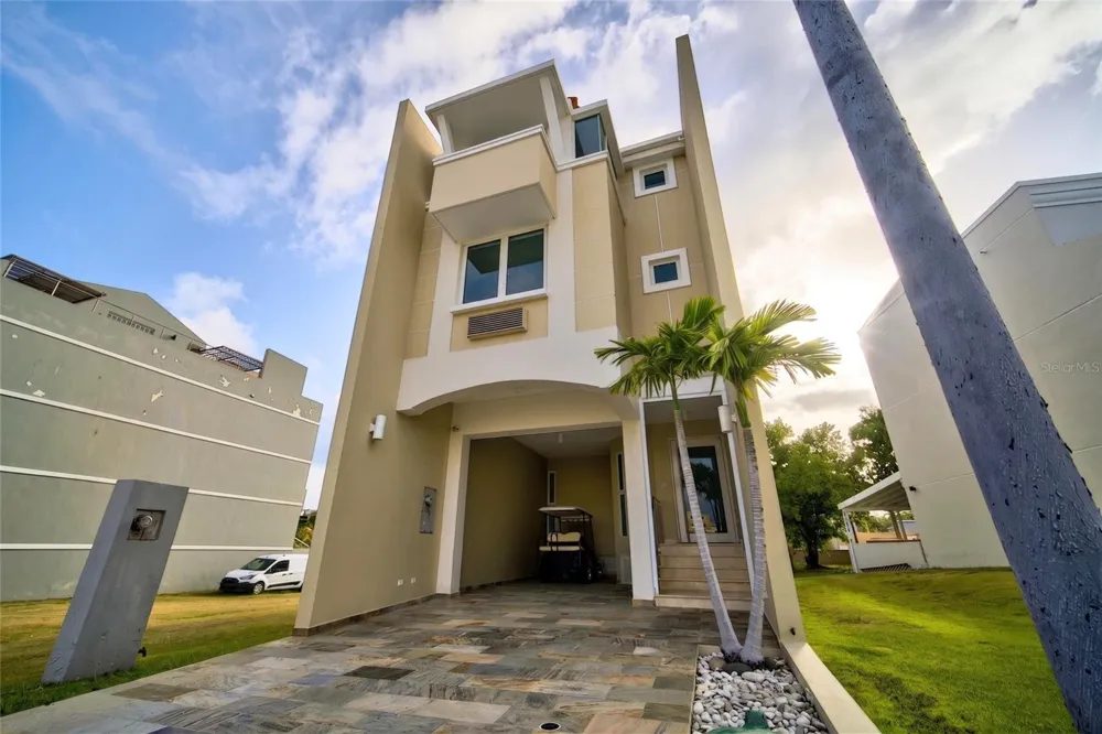 14 PENINSULA  DE SAN JUAN STREET Humacao, PR 00791