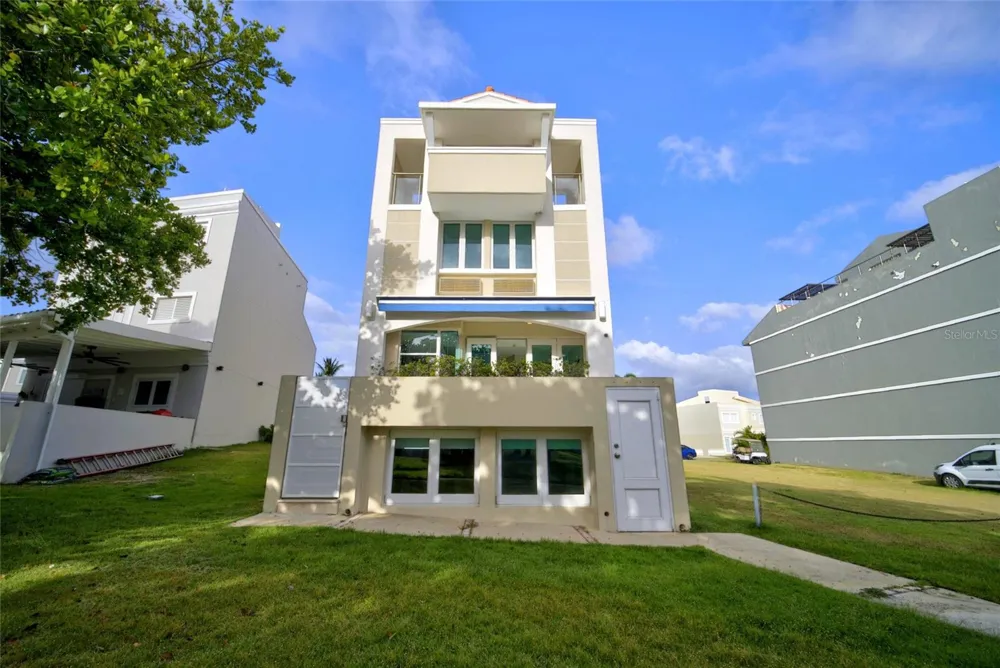 14 PENINSULA  DE SAN JUAN STREET Humacao, PR 00791