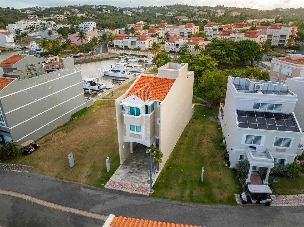 14 PENINSULA  DE SAN JUAN STREET Humacao, PR 00791