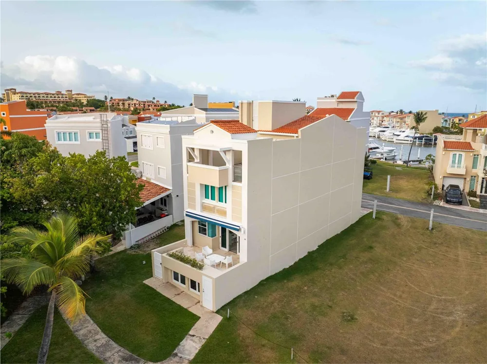 14 PENINSULA  DE SAN JUAN STREET Humacao, PR 00791