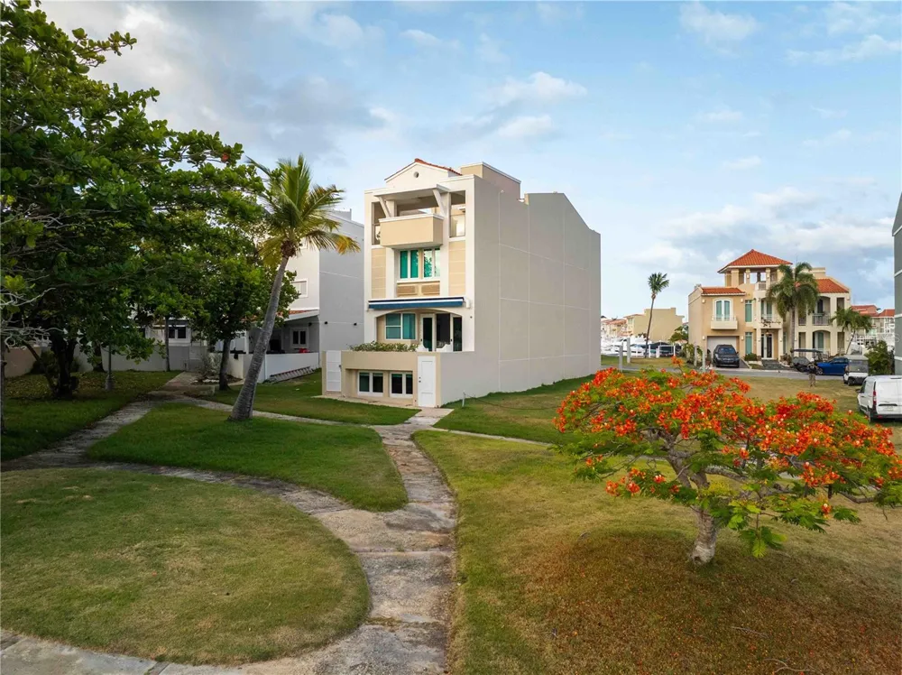 14 PENINSULA  DE SAN JUAN STREET Humacao, PR 00791