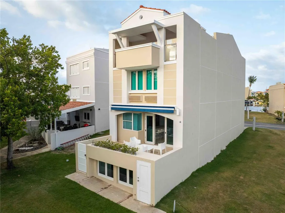 14 PENINSULA  DE SAN JUAN STREET Humacao, PR 00791