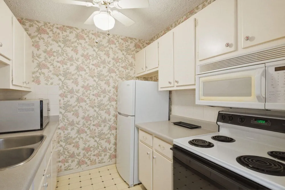 8220 112TH STREET #208 Seminole, FL 33772