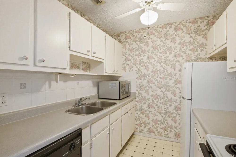 8220 112TH STREET #208 Seminole, FL 33772
