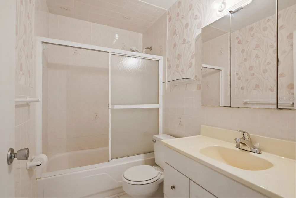 8220 112TH STREET #208 Seminole, FL 33772
