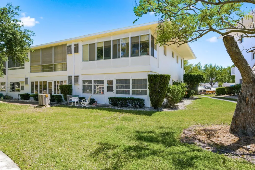 8220 112TH STREET #208 Seminole, FL 33772