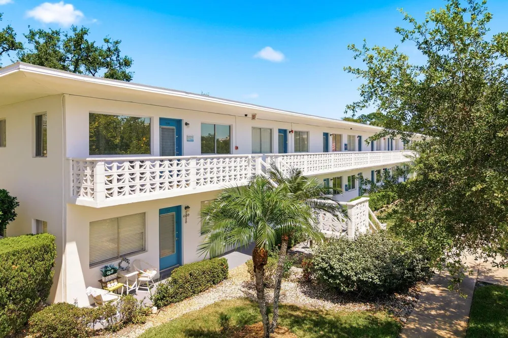 8220 112TH STREET #208 Seminole, FL 33772