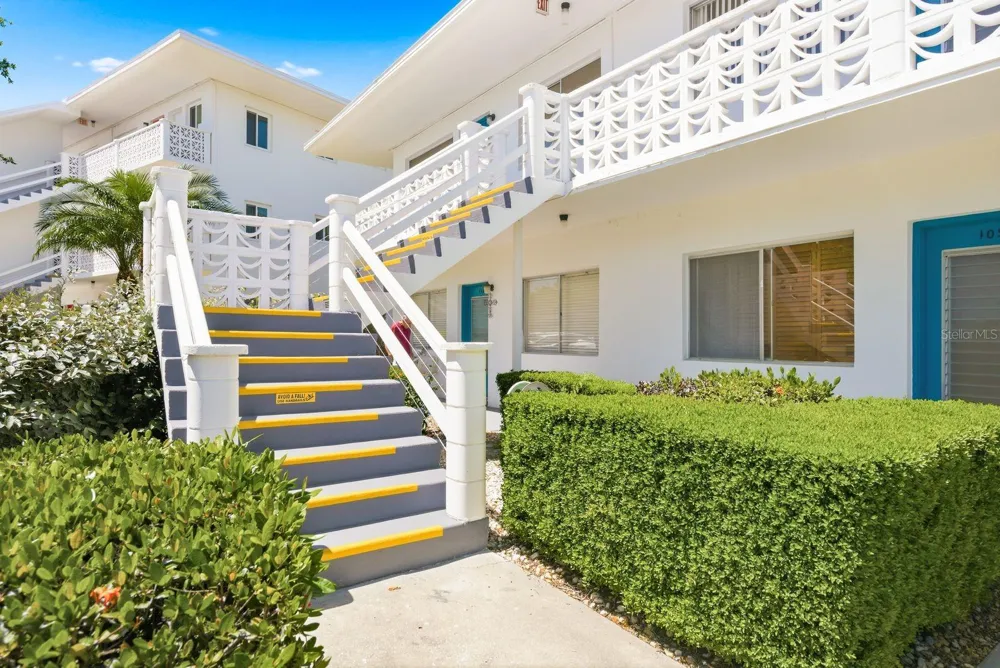 8220 112TH STREET #208 Seminole, FL 33772