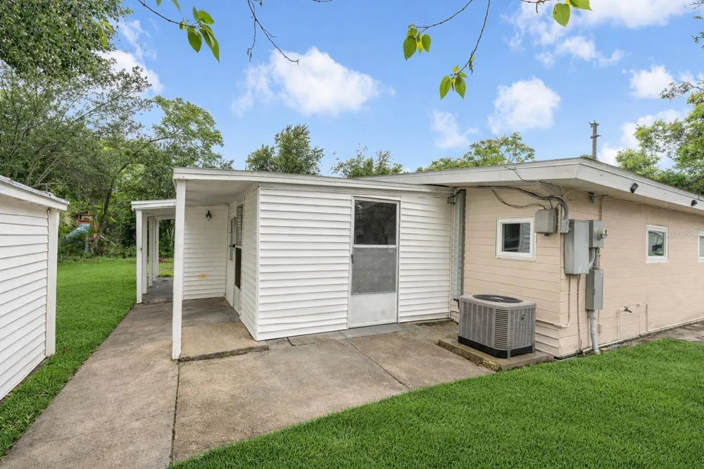 1712 TALLAHASSEE DRIVE Daytona Beach, FL 32117