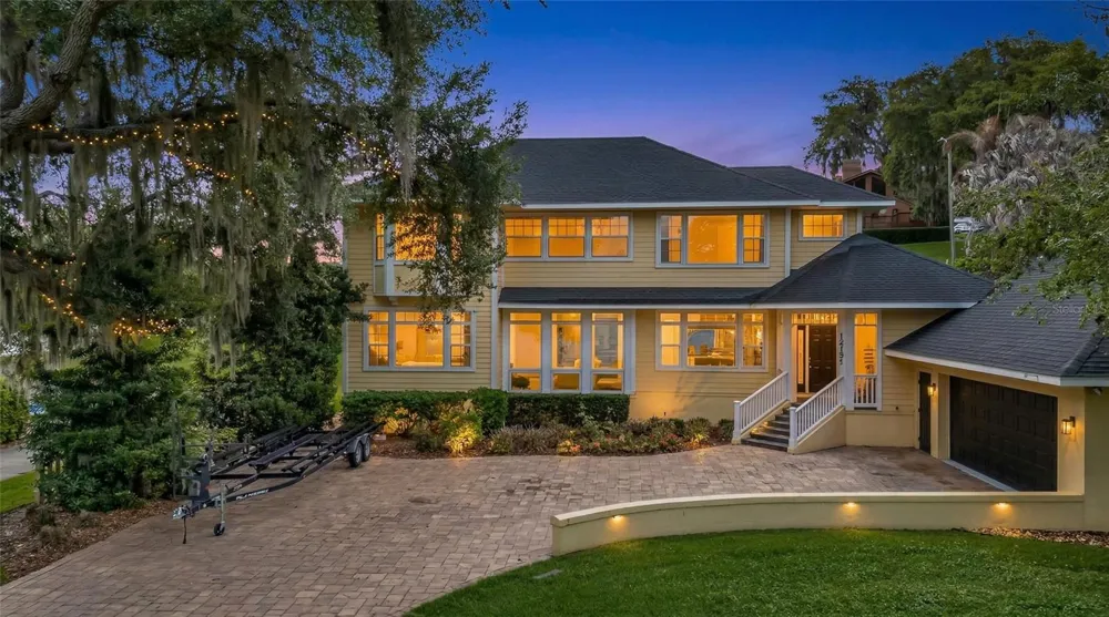 1215 LAKESHORE DRIVE
