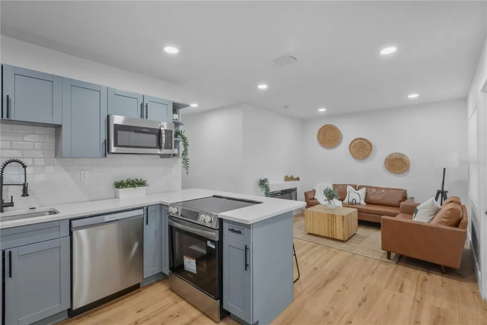 3243 6TH AVENUE S St Petersburg, FL 33712