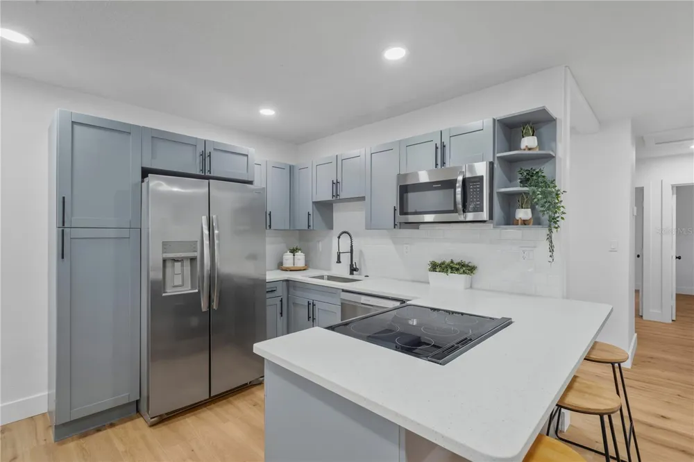 3243 6TH AVENUE S St Petersburg, FL 33712