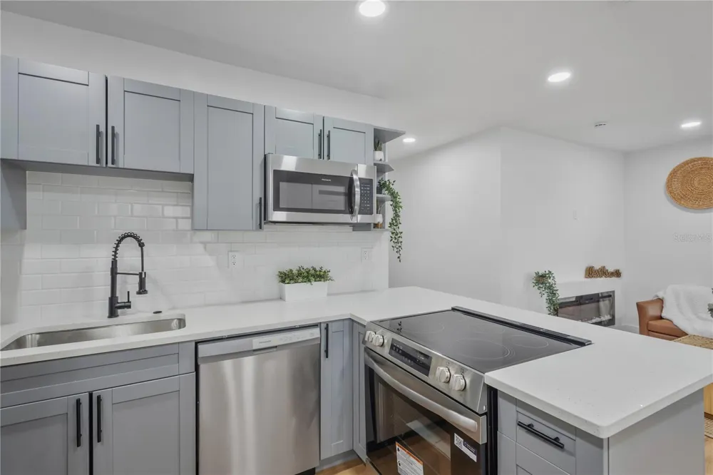 3243 6TH AVENUE S St Petersburg, FL 33712