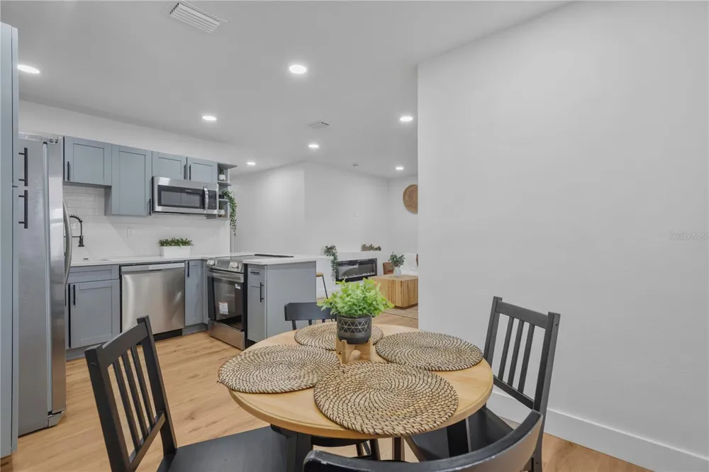 3243 6TH AVENUE S St Petersburg, FL 33712