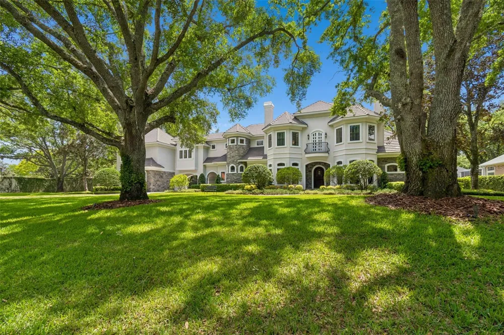 702 BERROCALES DE AVILA Tampa, FL 33613