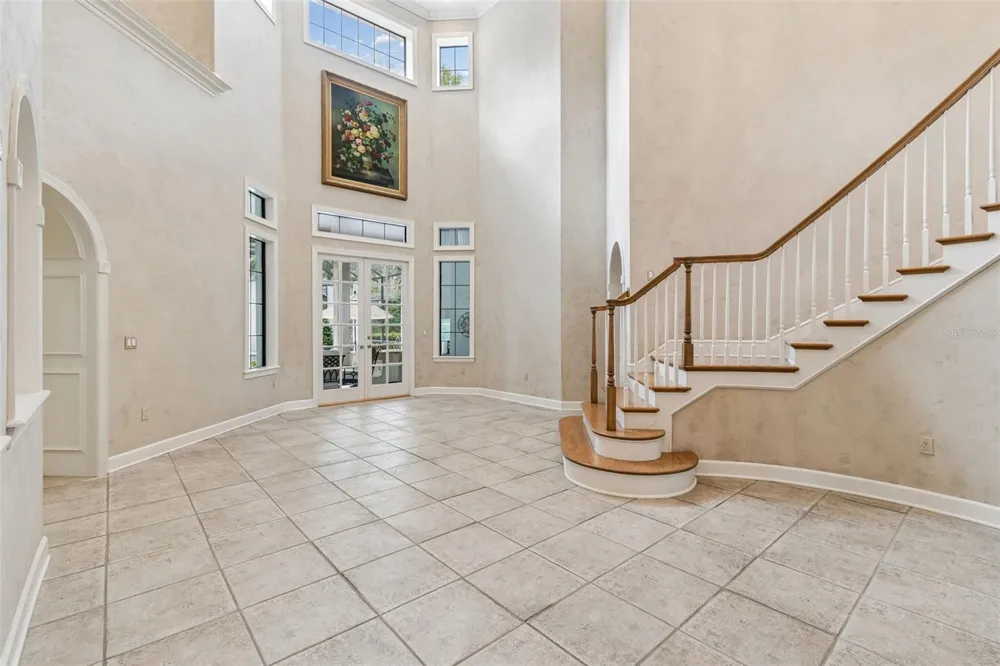 702 BERROCALES DE AVILA Tampa, FL 33613