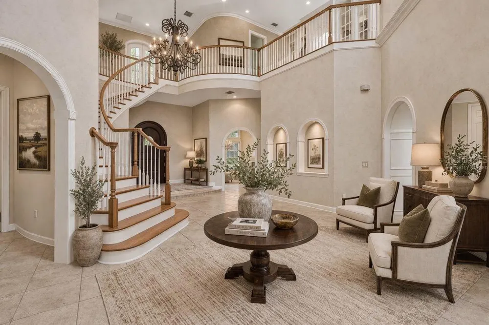 702 BERROCALES DE AVILA Tampa, FL 33613