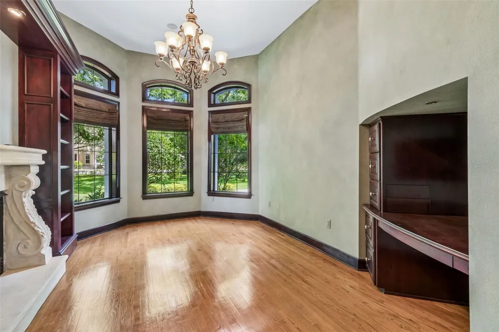 702 BERROCALES DE AVILA Tampa, FL 33613