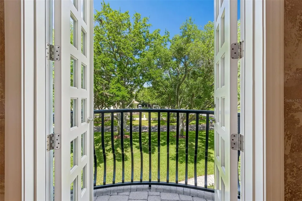 702 BERROCALES DE AVILA Tampa, FL 33613