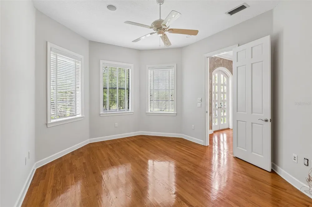 702 BERROCALES DE AVILA Tampa, FL 33613
