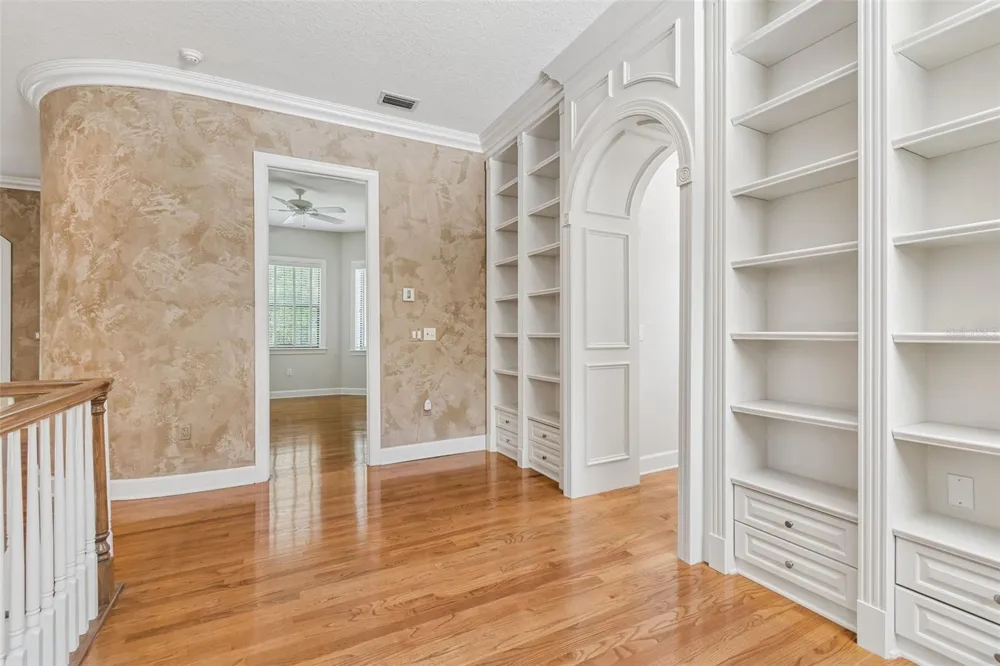 702 BERROCALES DE AVILA Tampa, FL 33613