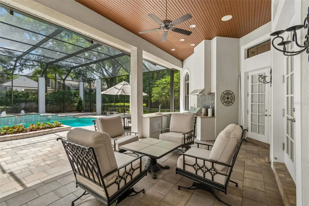 702 BERROCALES DE AVILA Tampa, FL 33613