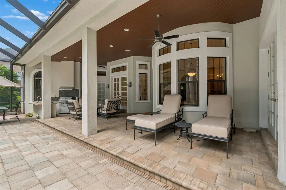 702 BERROCALES DE AVILA Tampa, FL 33613