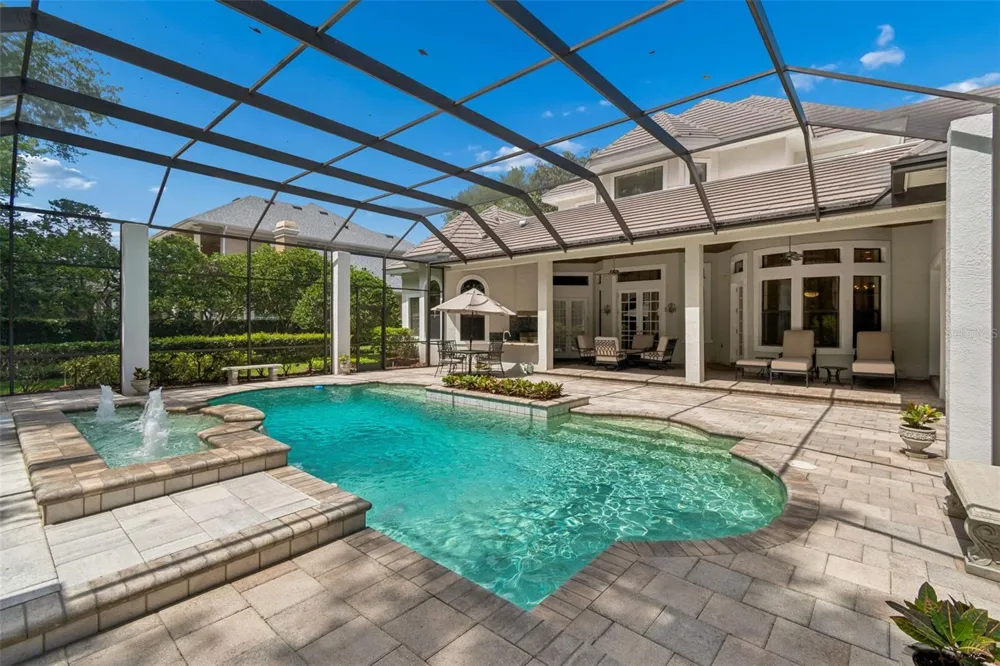 702 BERROCALES DE AVILA Tampa, FL 33613