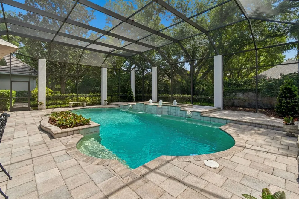 702 BERROCALES DE AVILA Tampa, FL 33613