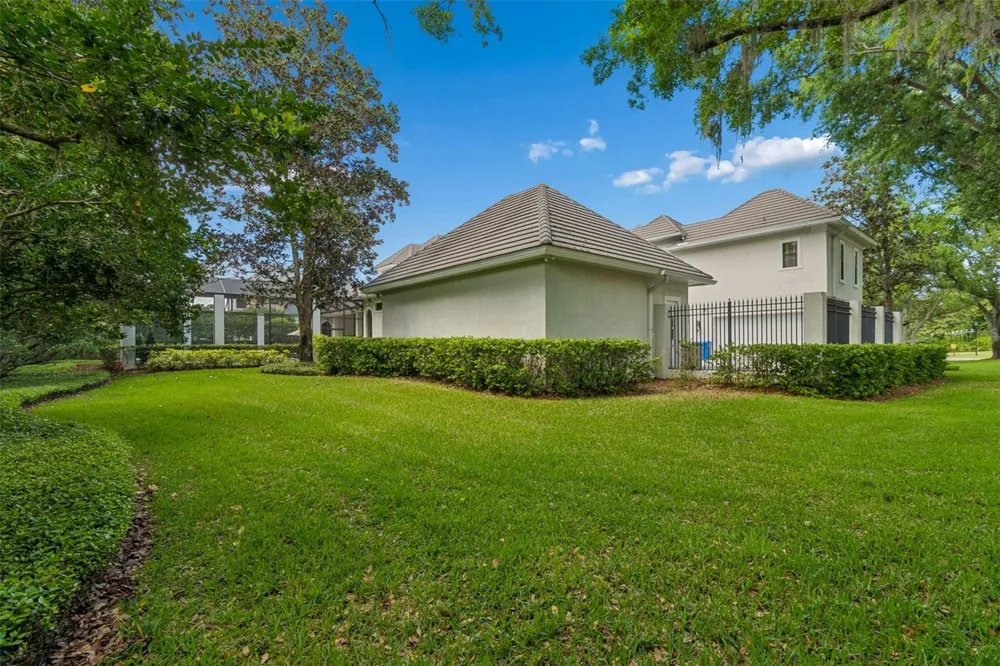 702 BERROCALES DE AVILA Tampa, FL 33613