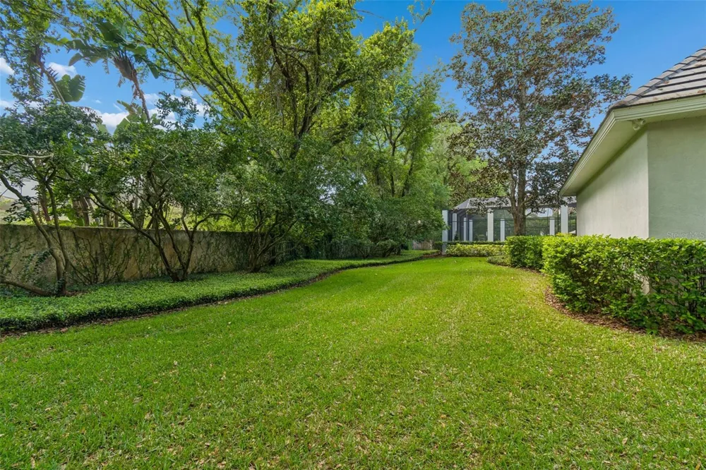 702 BERROCALES DE AVILA Tampa, FL 33613