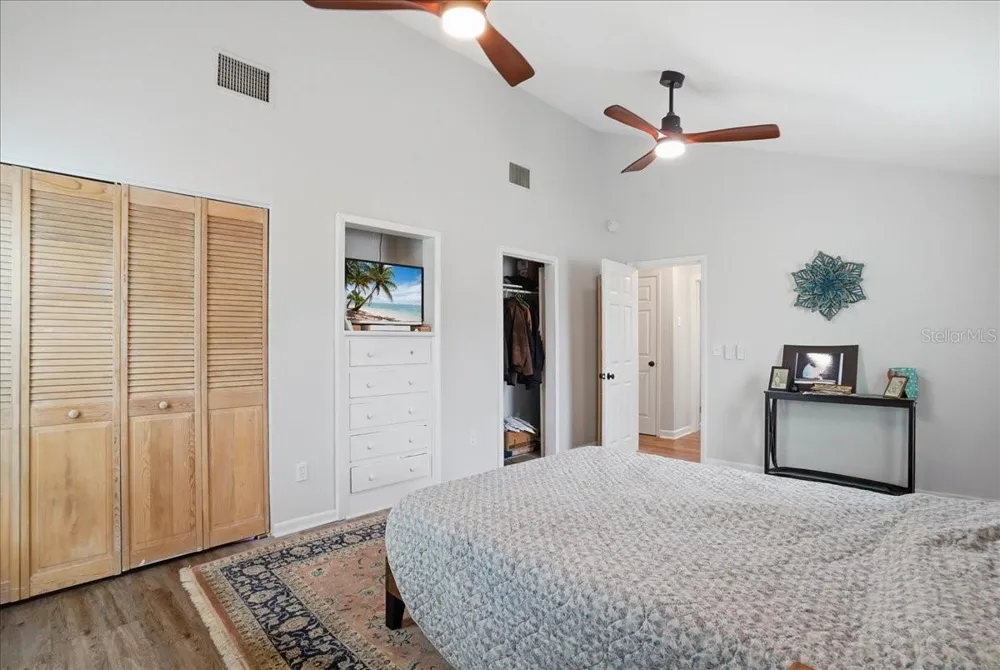 130 86TH TERRACE Treasure Island, FL 33706