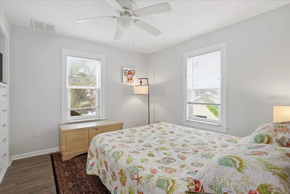 130 86TH TERRACE Treasure Island, FL 33706