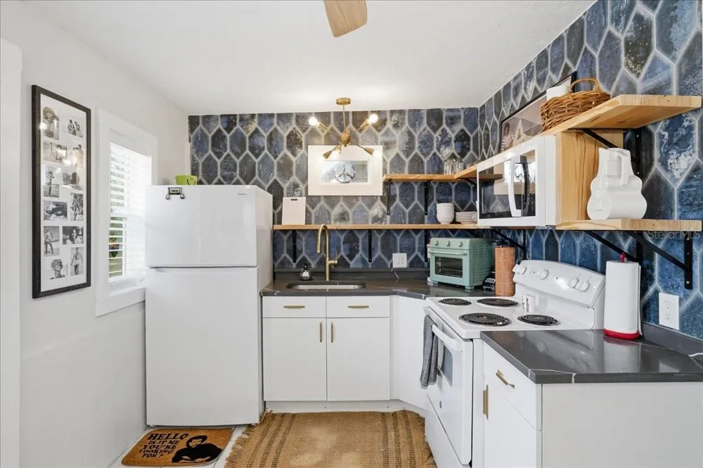 130 86TH TERRACE Treasure Island, FL 33706