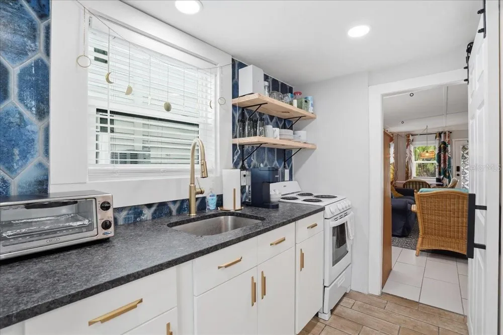 130 86TH TERRACE Treasure Island, FL 33706
