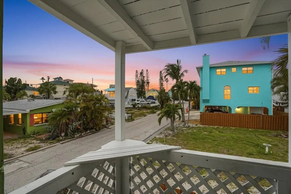 130 86TH TERRACE Treasure Island, FL 33706