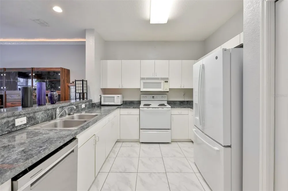 6400 46TH AVENUE #71 Kenneth City, FL 33709