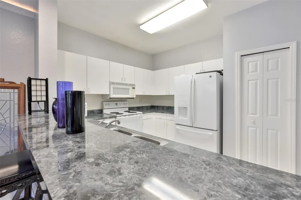 6400 46TH AVENUE #71 Kenneth City, FL 33709