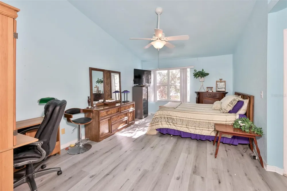 6400 46TH AVENUE #71 Kenneth City, FL 33709