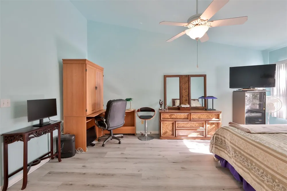 6400 46TH AVENUE #71 Kenneth City, FL 33709