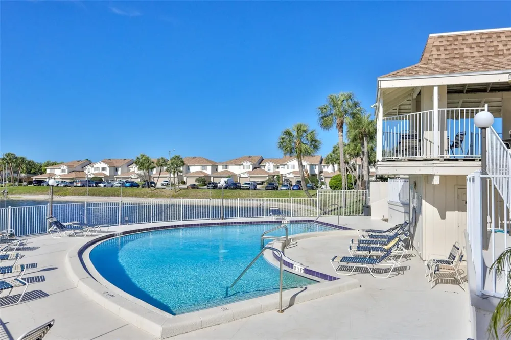 6400 46TH AVENUE #71 Kenneth City, FL 33709