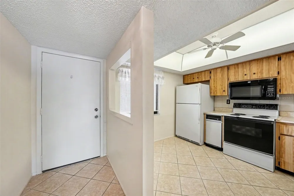 172 LAKEVIEW WAY #172 Oldsmar, FL 34677