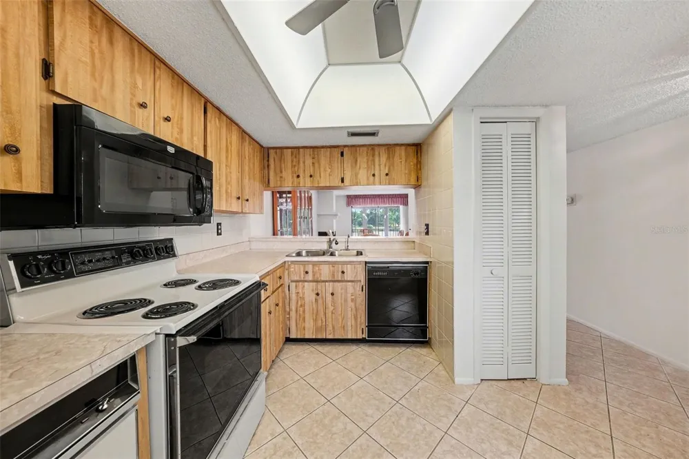 172 LAKEVIEW WAY #172 Oldsmar, FL 34677