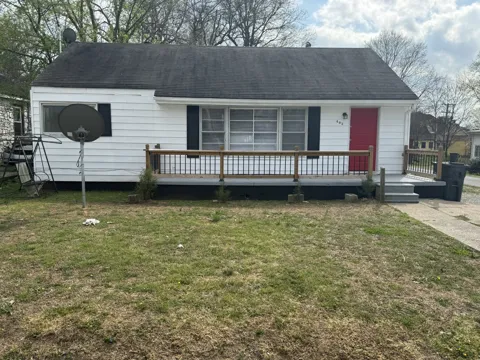 402 E Locust St
