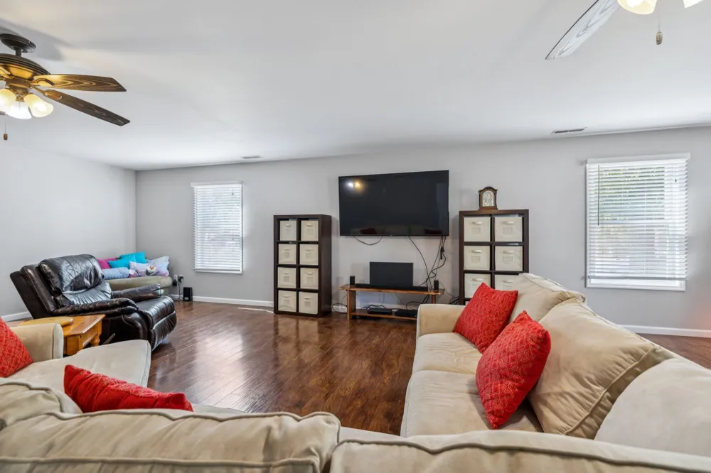 824 Driftwood Dr Lobelville, TN 37097