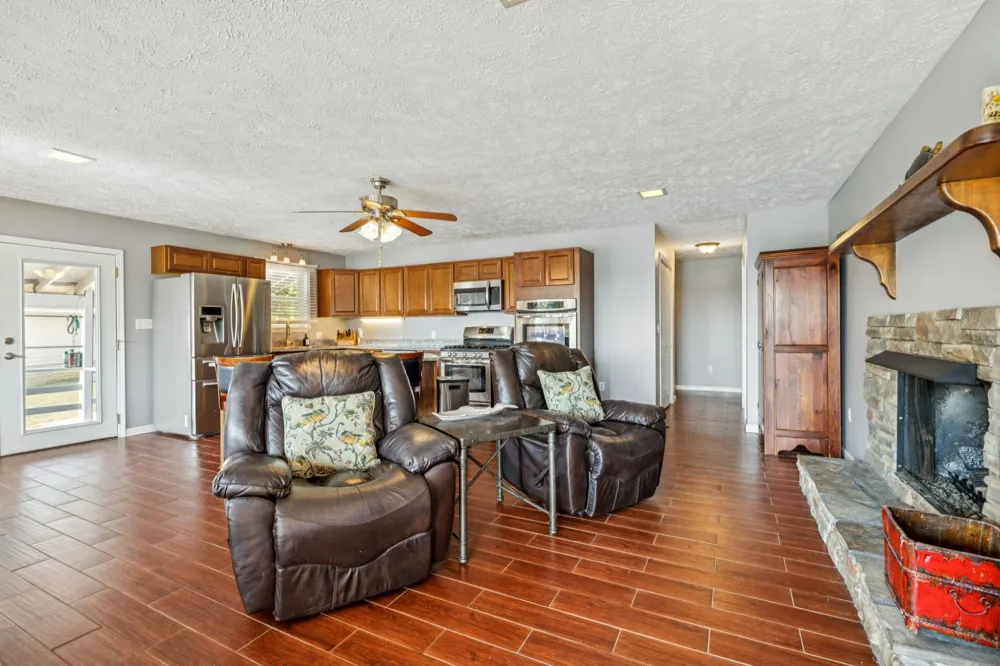 824 Driftwood Dr Lobelville, TN 37097