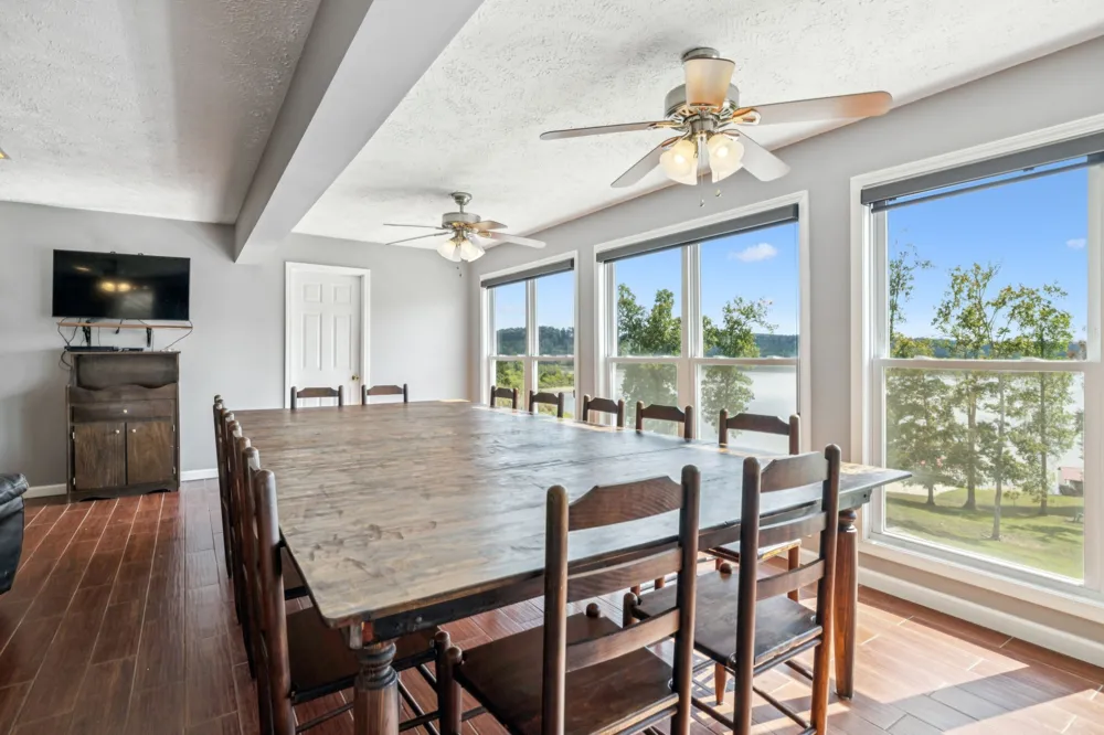 824 Driftwood Dr Lobelville, TN 37097