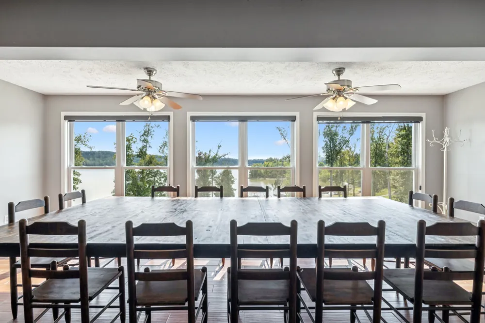 824 Driftwood Dr Lobelville, TN 37097