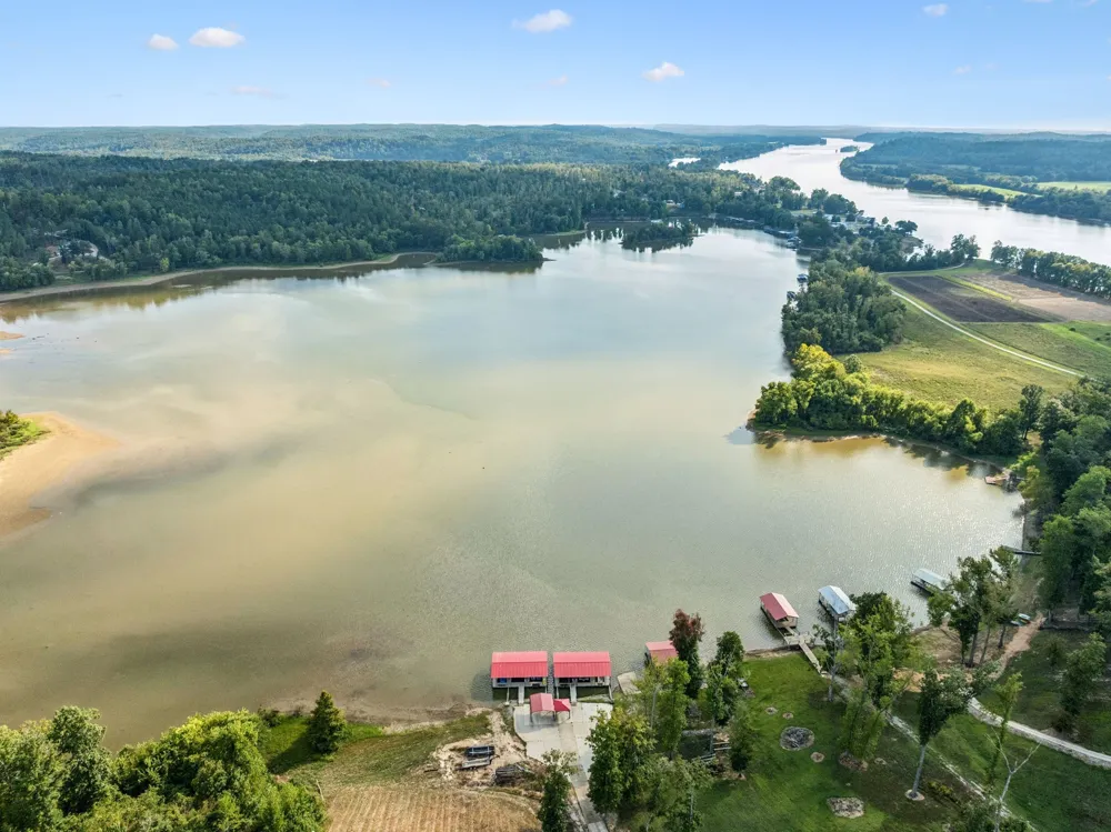 824 Driftwood Dr Lobelville, TN 37097