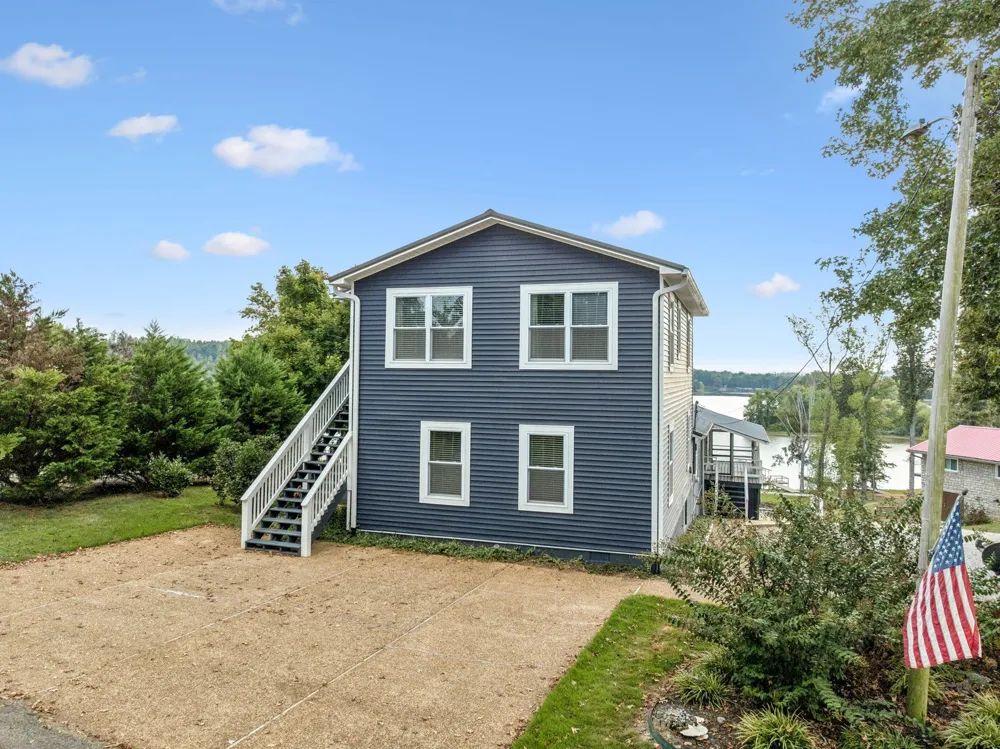 824 Driftwood Dr Lobelville, TN 37097
